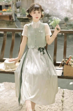 Green Round Collar Short Sleeves Embroidered Pearl Buttons Sweet Hanfu Dress Full Set -LolitaInside 82980309e9a99afead4e27be739fad41